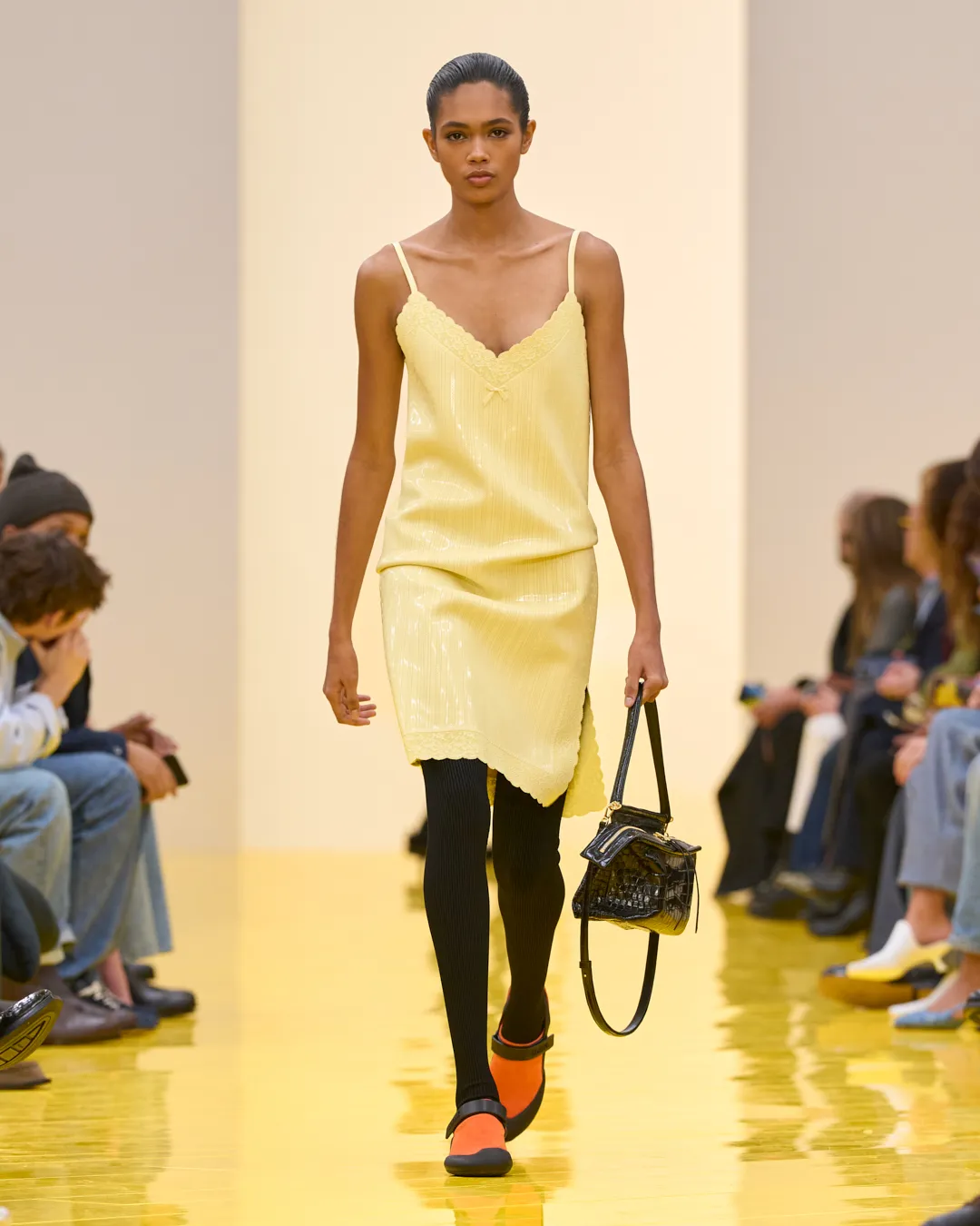 LOEWE イエロー ケース　本革シープスキン　新品未使用品 Loewe | Fall/Winter 2026 Collection